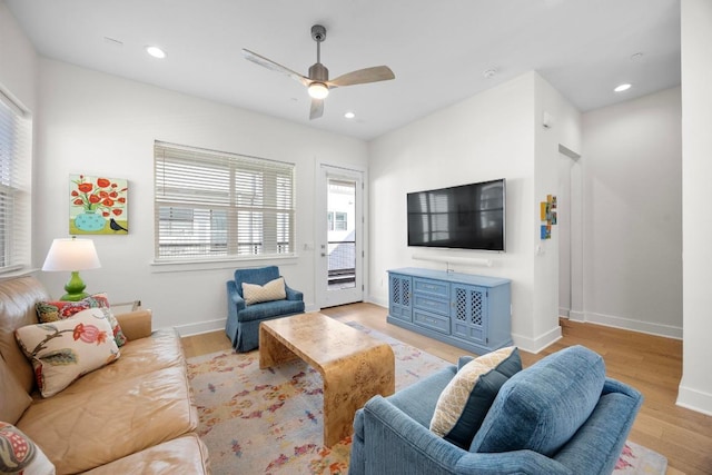 living room featuring ceiling fan, recessed lighting, wood finished floors, and baseboards