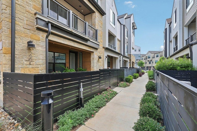 3901 Vantage Dr, Austin, TX 78731 - surrounding community featuring a fenced front yard and a residential view