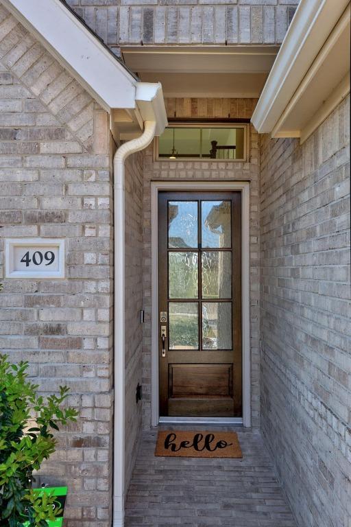 409 Dycus Bnd, Liberty Hill, TX 78642 - property entrance featuring brick siding