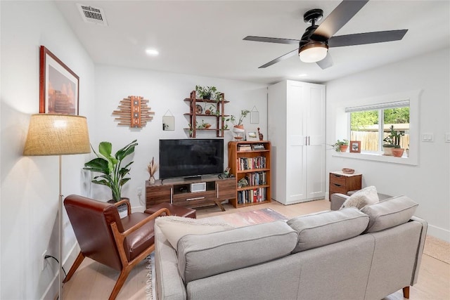 1616 Webberville Rd Unit A, Austin, TX 78721 - living area featuring ceiling fan and recessed lighting