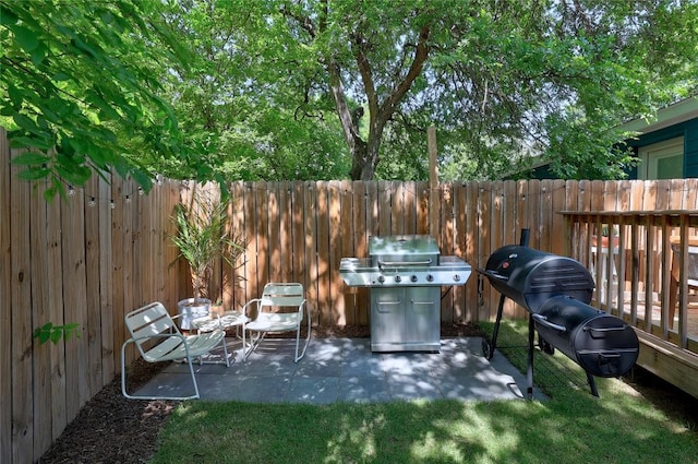 1616 Webberville Rd Unit A, Austin, TX 78721 - fenced backyard with a patio area and area for grilling