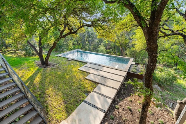 7 Rocky River Cv, West Lake Hills, TX 78746 - pool featuring a lawn