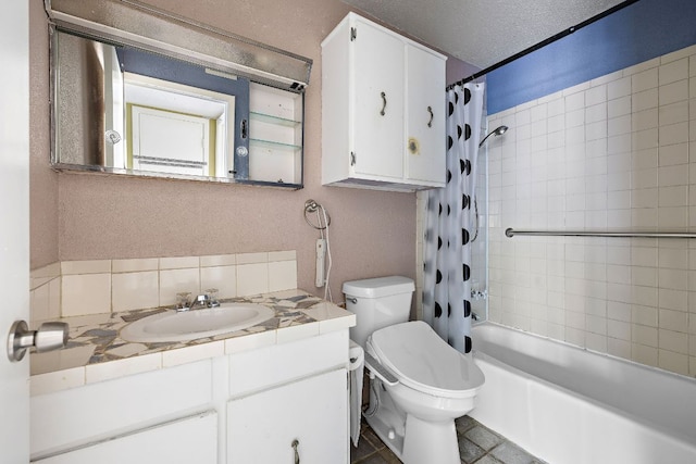 500 E Riverside Dr Unit 146, Austin, TX 78704 - bathroom with vanity and shower / tub combo with curtain