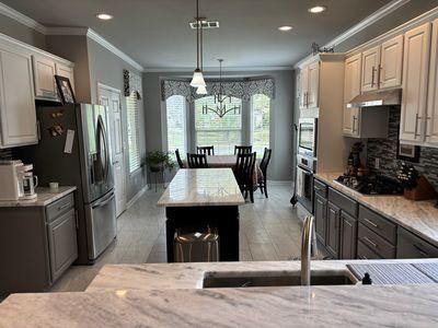 122 Camp Dr, Georgetown, TX 78633 - kitchen featuring black gas cooktop, baseboards, ornamental molding, recessed lighting, and under cabinet range hood