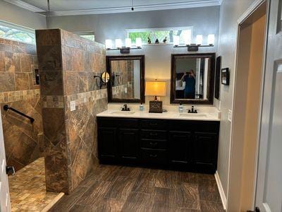122 Camp Dr, Georgetown, TX 78633 - full bathroom featuring double vanity, crown molding, and walk in shower