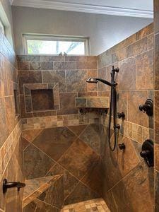 122 Camp Dr, Georgetown, TX 78633 - bathroom with crown molding, tiled shower, and plenty of natural light