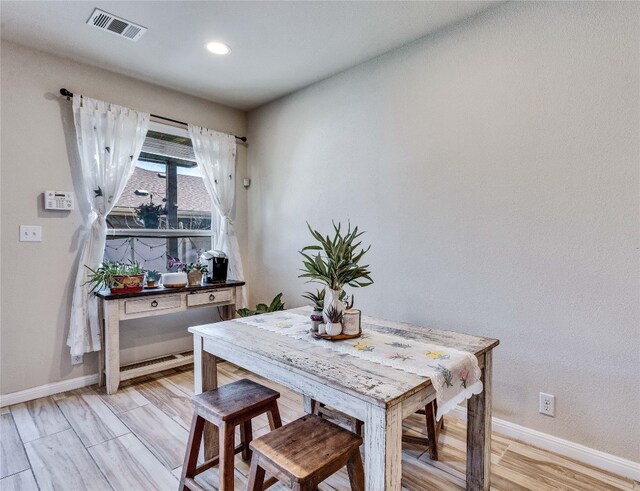 1012 Lost Pines Ln, Cedar Park, TX 78613 - dining area featuring baseboards, light wood finished floors, and recessed lighting
