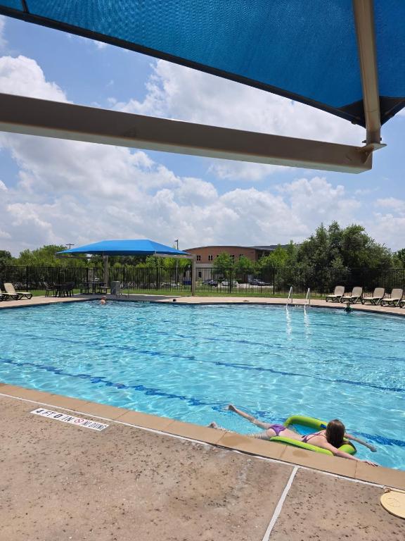 1012 Lost Pines Ln, Cedar Park, TX 78613 - view of community pool
