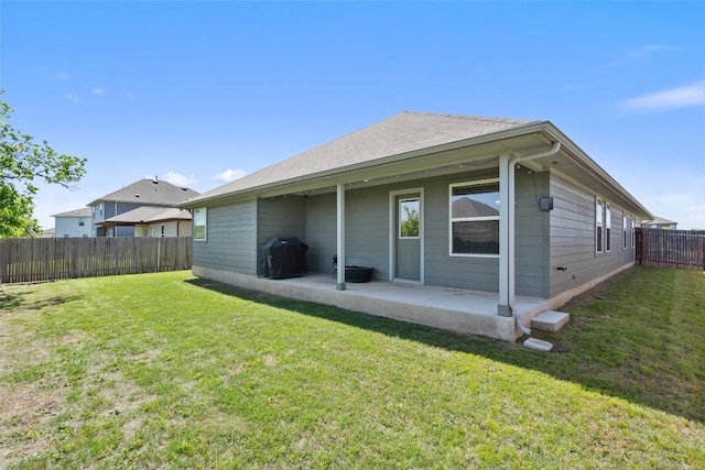 319 Silver Glen Dr, Kyle, TX 78640 - back of property featuring a fenced backyard and a patio area