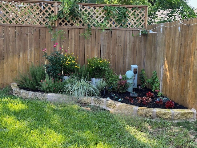 6107 Amber Pass, Austin, TX 78745 - view of yard