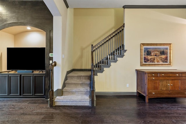 5612 Cherokee Draw Rd, Austin, TX 78738 - entryway featuring arched walkways, wood finished floors, and stairs