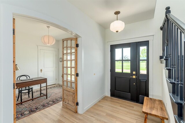 290 County Road 207, Liberty Hill, TX 78642 - entrance foyer with light wood-style floors, arched walkways, and baseboards