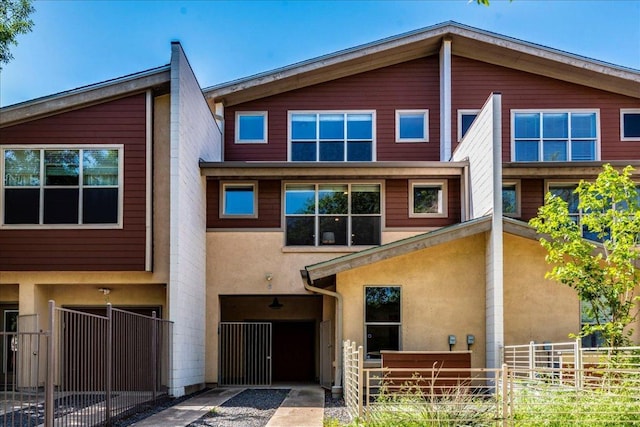 2608 E 6th St Unit 6, Austin, TX 78702 - view of property with stucco siding and fence