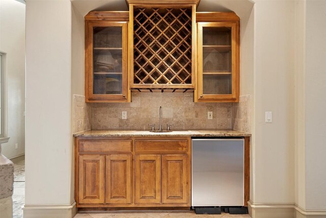 11913 Preserve Vista Ter, Austin, TX 78738 - indoor wet bar featuring backsplash and refrigerator