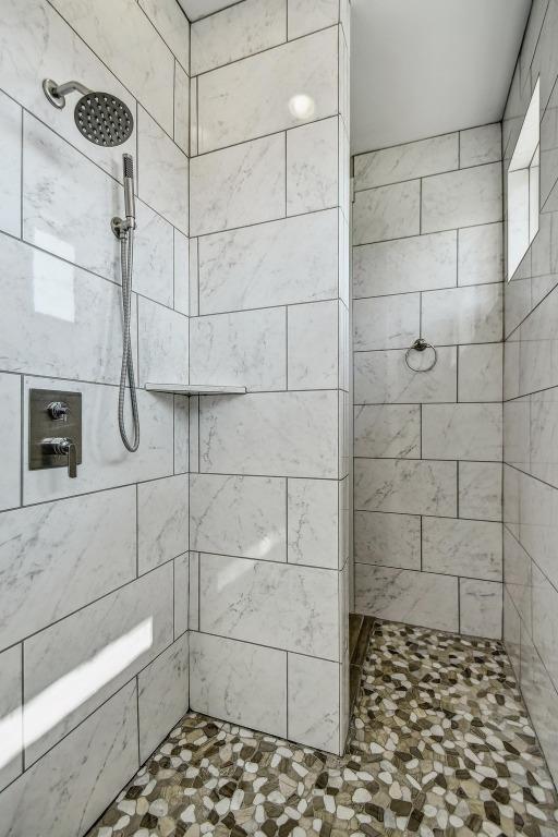 1609 Havenwood Blvd, New Braunfels, TX 78132 - full bath featuring tiled shower