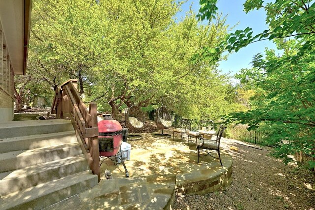 21940 Agarito Ln, Spicewood, TX 78669 - view of yard featuring a patio area