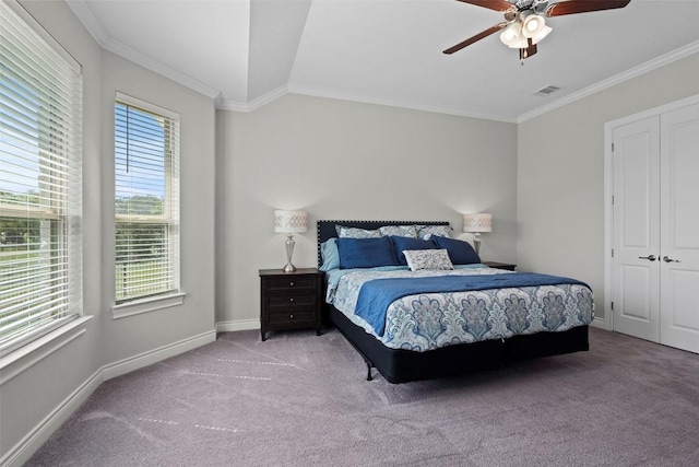 bedroom with carpet floors, baseboards, crown molding, and ceiling fan