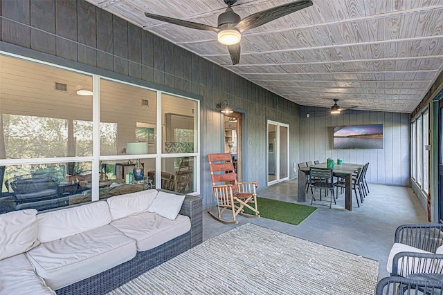 sunroom / solarium featuring a ceiling fan, an outdoor hangout area, and outdoor dining space