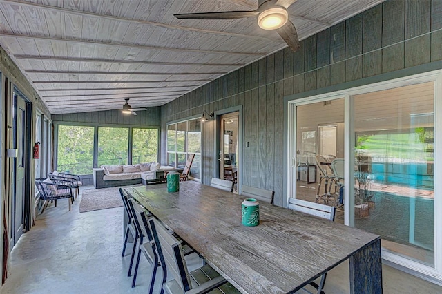 sunroom / solarium featuring a ceiling fan, an outdoor living space, and vaulted ceiling
