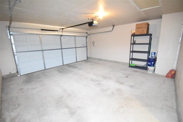 2305 Love Rd, Killeen, TX 76542 - garage featuring a garage door opener