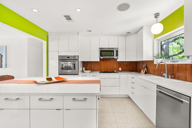 5322 Western Hills Dr, Austin, TX 78731 - kitchen featuring a sink, visible vents, white cabinets, and stainless steel appliances