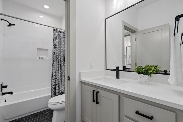 608B W 15th St, Georgetown, TX 78626 - bathroom featuring vanity, toilet, and shower / bathtub combination with curtain