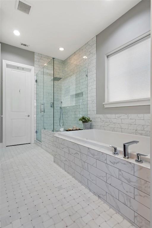 1015 Juniper St, Austin, TX 78702 - full bath featuring visible vents, a shower stall, recessed lighting, and a garden tub