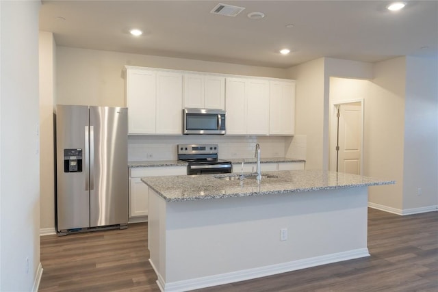 1850 Settlers Glen Dr Unit 904, Round Rock, TX 78665 - kitchen with dark wood finished floors, visible vents, a sink, and appliances with stainless steel finishes