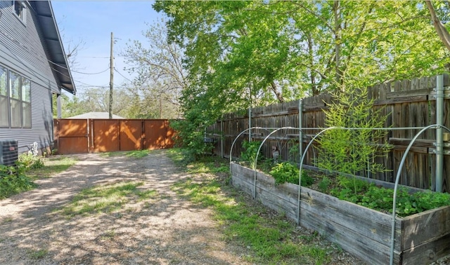 708 W Prairie Lea St, Lockhart, TX 78644 - photo 39