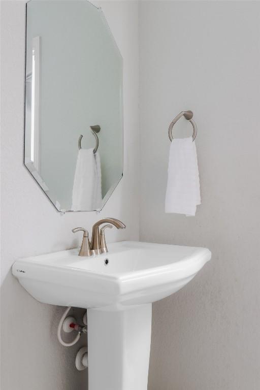 3307 Columbus Way, Round Rock, TX 78665 - bathroom with a sink