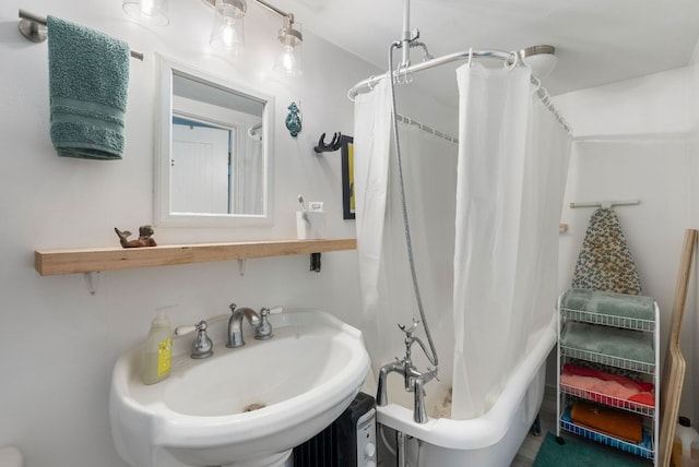 523 Ash St, Lockhart, TX 78644 - bathroom featuring a sink and shower / tub combo with curtain