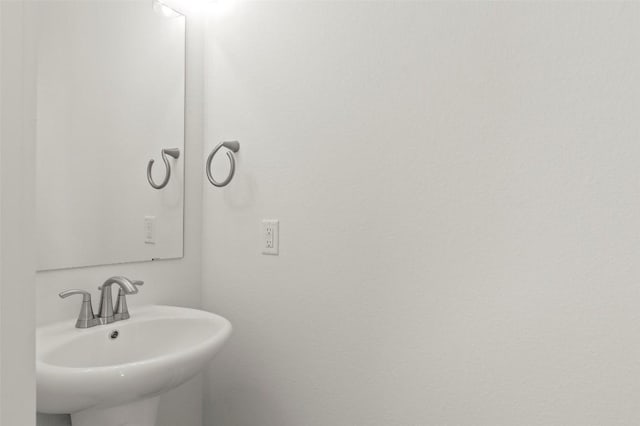 2031 Cora Ivy Ln, Round Rock, TX 78665 - bathroom featuring a sink