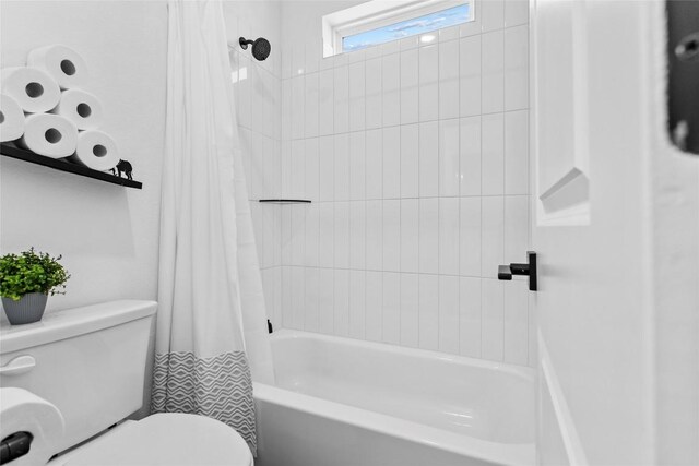 1890 Headwaters Blvd, Dripping Springs, TX 78620 - bathroom featuring toilet and shower / bath combo