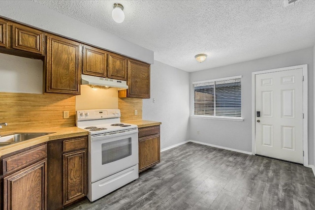 317 W William Cannon Dr B, Unit A, Austin, TX 78745 - kitchen with electric stove, under cabinet range hood, backsplash, dark wood-style flooring, and a textured ceiling