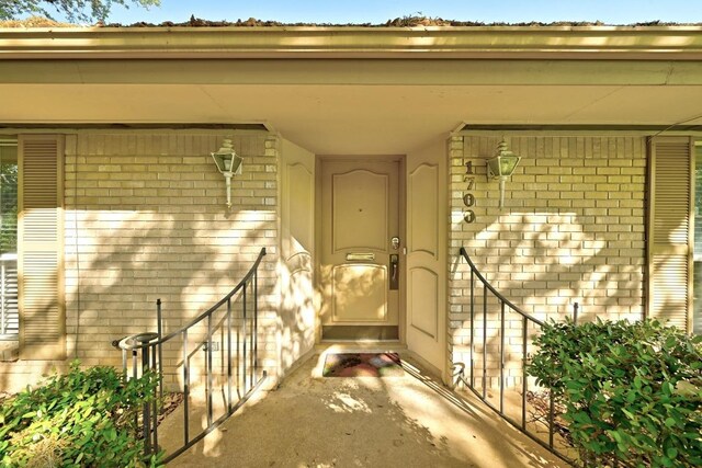 1700 Barton Hills Dr, Austin, TX 78704 - view of exterior entry with brick siding