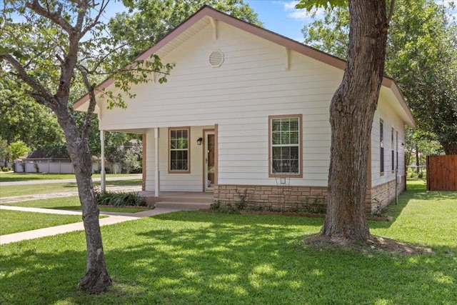 406 Garwood St, Smithville, TX 78957 - view of front facade featuring a porch
