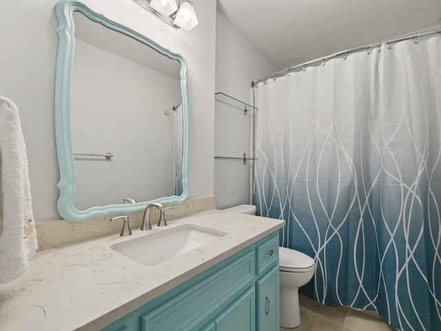 full bath featuring tile patterned floors, vanity, toilet, and curtained shower