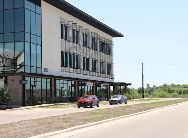 8801 Mina Dr, Austin, TX 78747 - view of building exterior