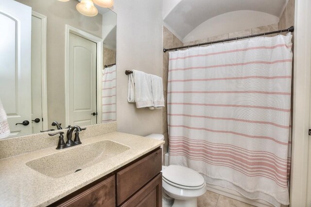 1706 Ambling Trl, Cedar Park, TX 78613 - full bath with vanity, toilet, a shower with shower curtain, and lofted ceiling