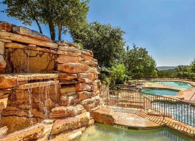 7306 Admirals Park Dr, Jonestown, TX 78645