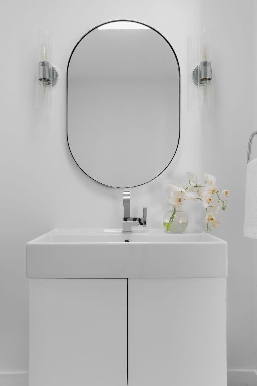 5204 Ridge Oak Dr, Austin, TX 78731 - bathroom with vanity