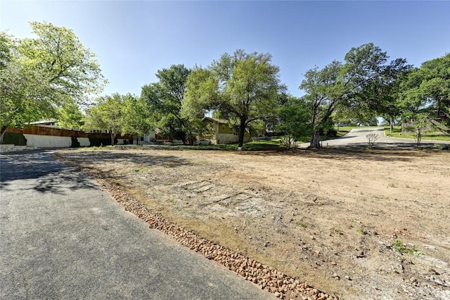 2000-3 Breeze Holw, Austin, TX 78741 - photo 2