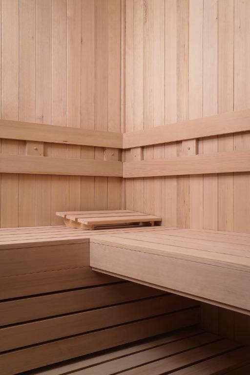 2809 Waterbank Cv, Austin, TX 78746 - relaxing sauna featuring wood walls