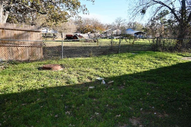 817 Lexington Rd, Elgin, TX 78621 - view of yard with fence