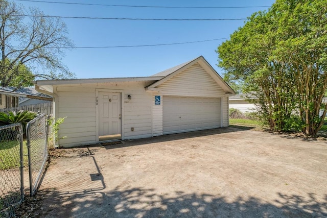 700 S Walnut Ave, Luling, TX 78648 - view of detached garage