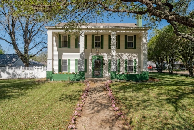 700 S Walnut Ave, Luling, TX 78648 - view of greek revival house