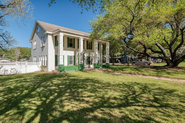 700 S Walnut Ave, Luling, TX 78648 - view of neoclassical / greek revival house