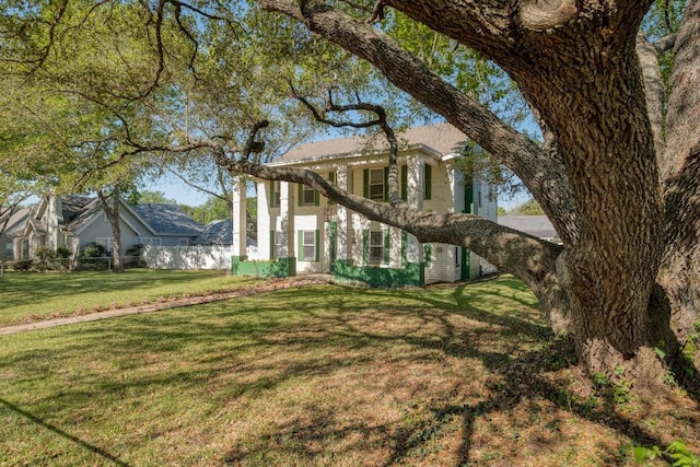 700 S Walnut Ave, Luling, TX 78648 - view of neoclassical / greek revival house