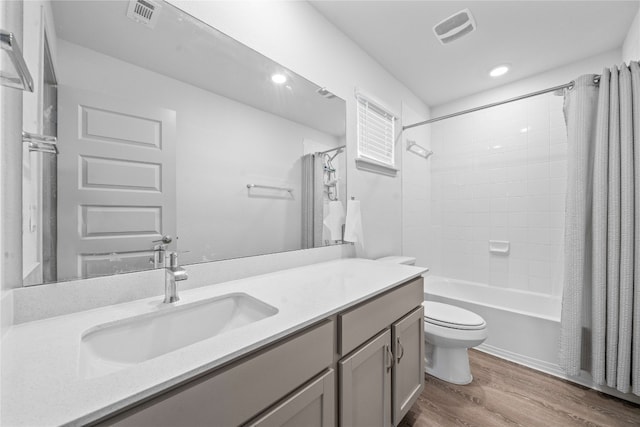 18005 Umberto Dr, Pflugerville, TX 78660 - bathroom with vanity, toilet, wood finished floors, shower / tub combo with curtain, and recessed lighting