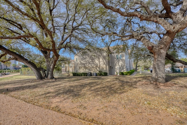 605 Port Unit 3, Horseshoe Bay, TX 78657 - view of yard